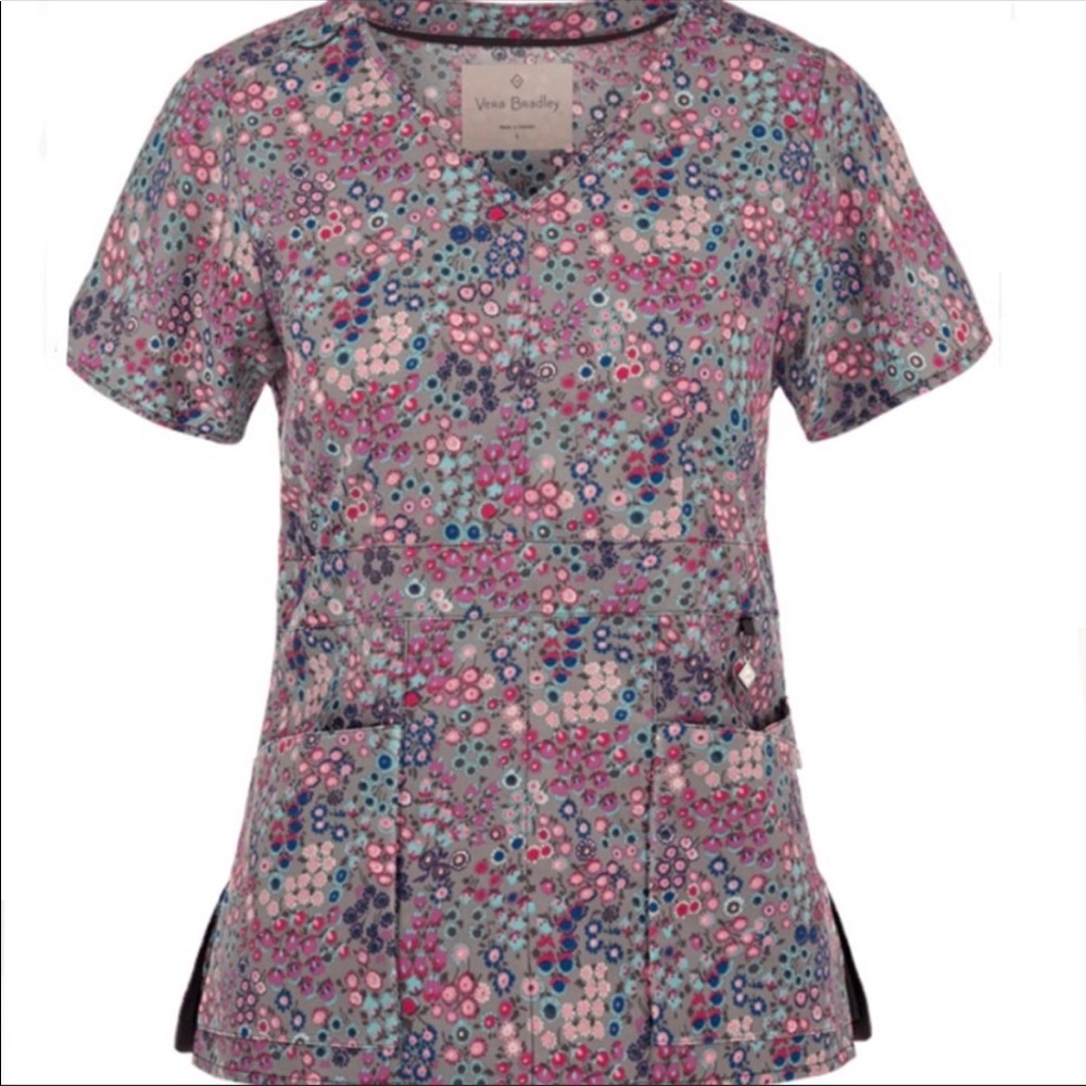 ❤️Vera Bradly Gray Floral scrub top small